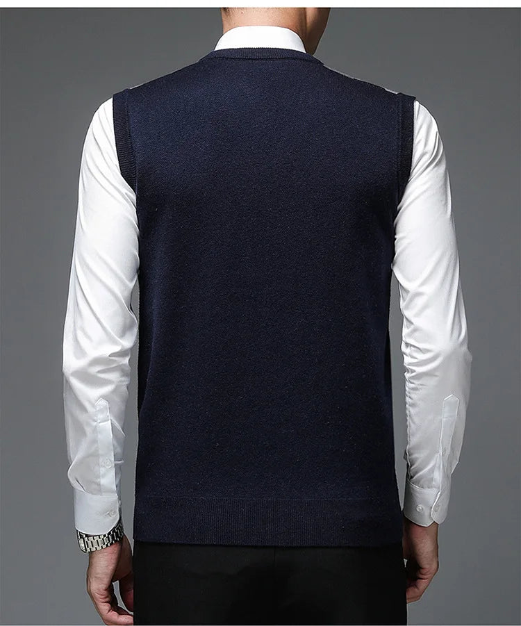 New Autum Fashion Designer Brand Argyle Pullover Diamond Sweater V Neck Knit Vest Men 6% Wool Sleeveless Casual Men Clothing