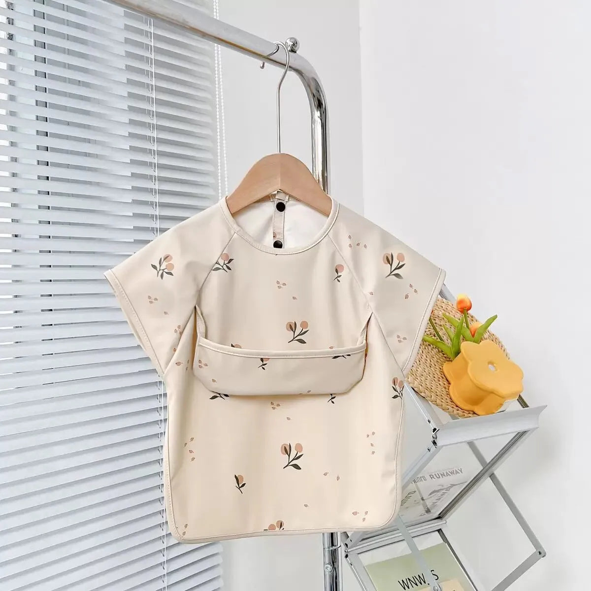 Waterproof PU Infant Sleeveless Bib Baby Feeding Bib Kids Apron Bibs Newborn Burp Cloths for Children Painting Art Smock