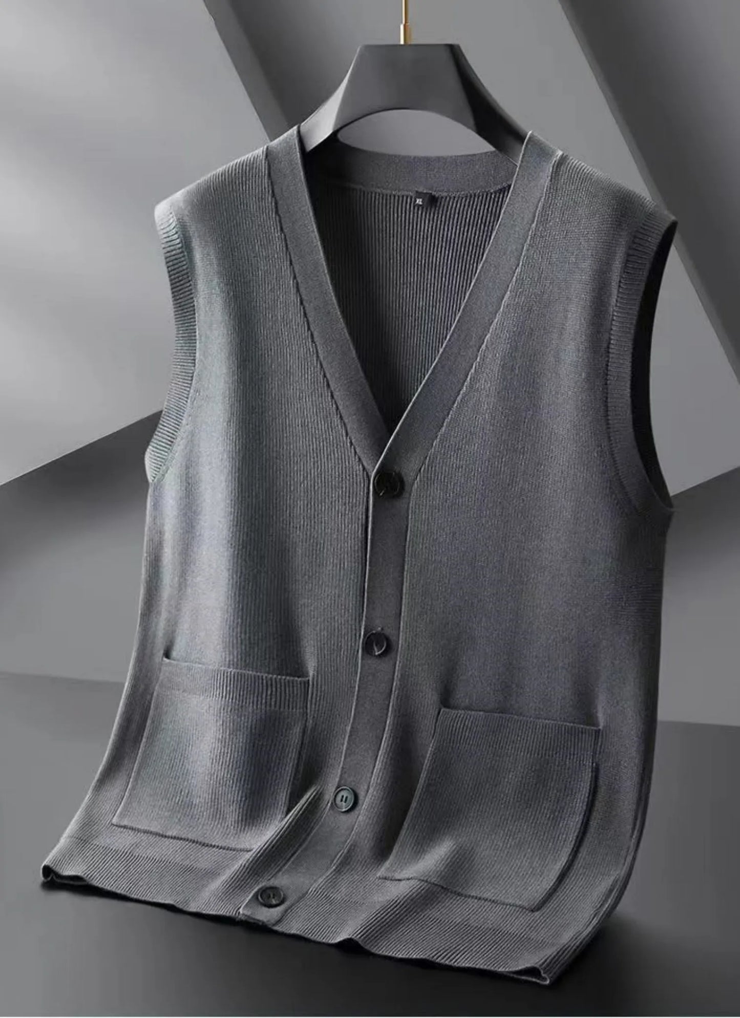 Large knitted sweater, men's new cardigan vest, autumn and winter large loose fat sweater.