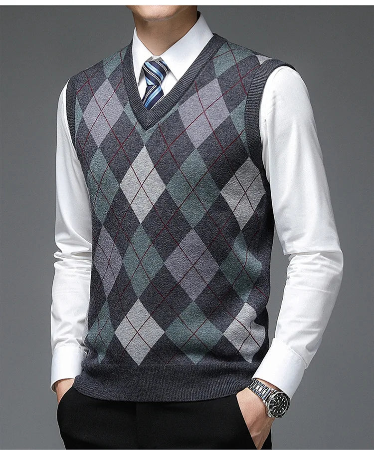 New Autum Fashion Designer Brand Argyle Pullover Diamond Sweater V Neck Knit Vest Men 6% Wool Sleeveless Casual Men Clothing