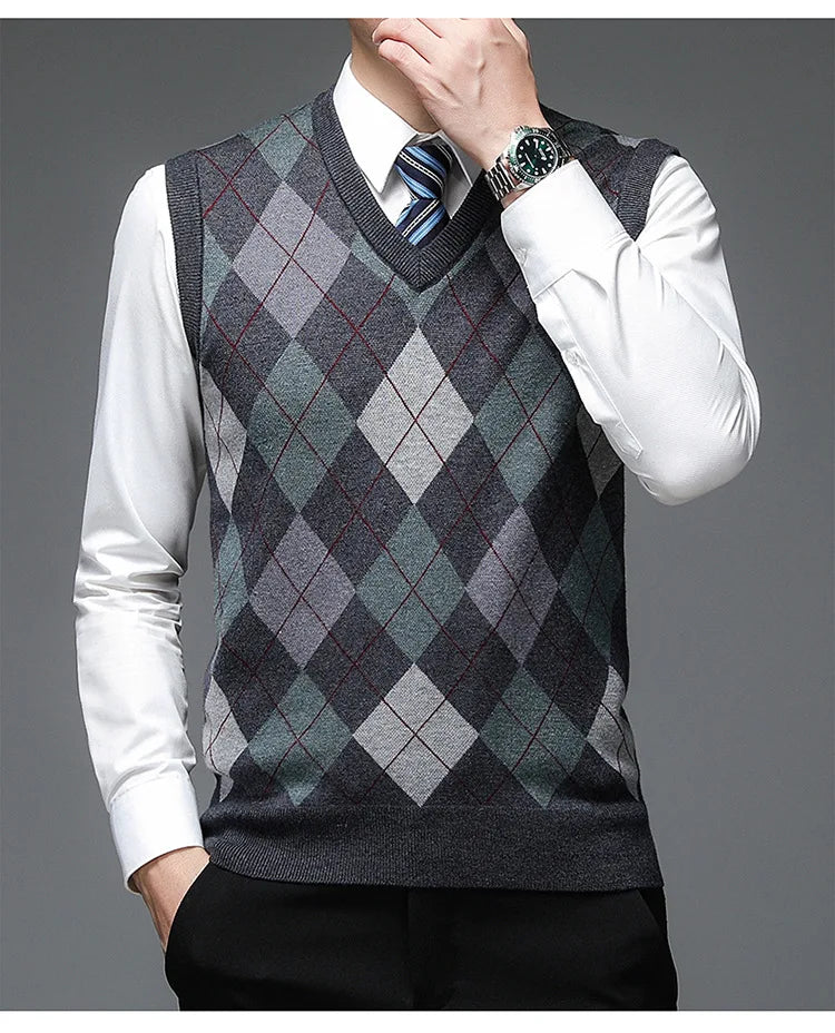 New Autum Fashion Designer Brand Argyle Pullover Diamond Sweater V Neck Knit Vest Men 6% Wool Sleeveless Casual Men Clothing
