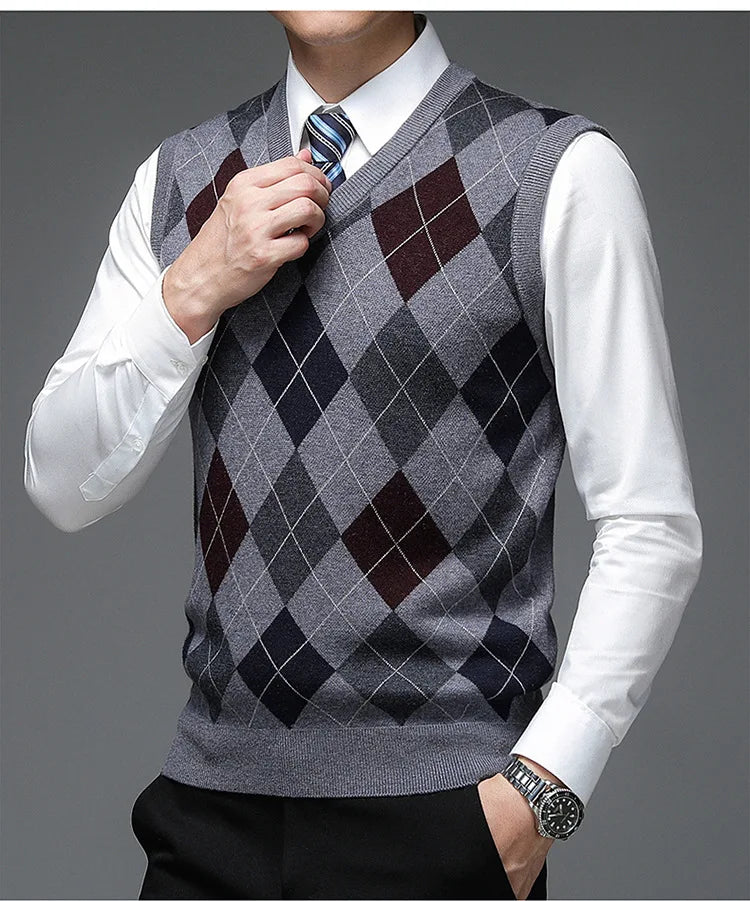 New Autum Fashion Designer Brand Argyle Pullover Diamond Sweater V Neck Knit Vest Men 6% Wool Sleeveless Casual Men Clothing
