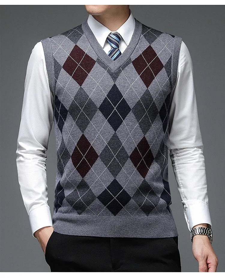 New Autum Fashion Designer Brand Argyle Pullover Diamond Sweater V Neck Knit Vest Men 6% Wool Sleeveless Casual Men Clothing