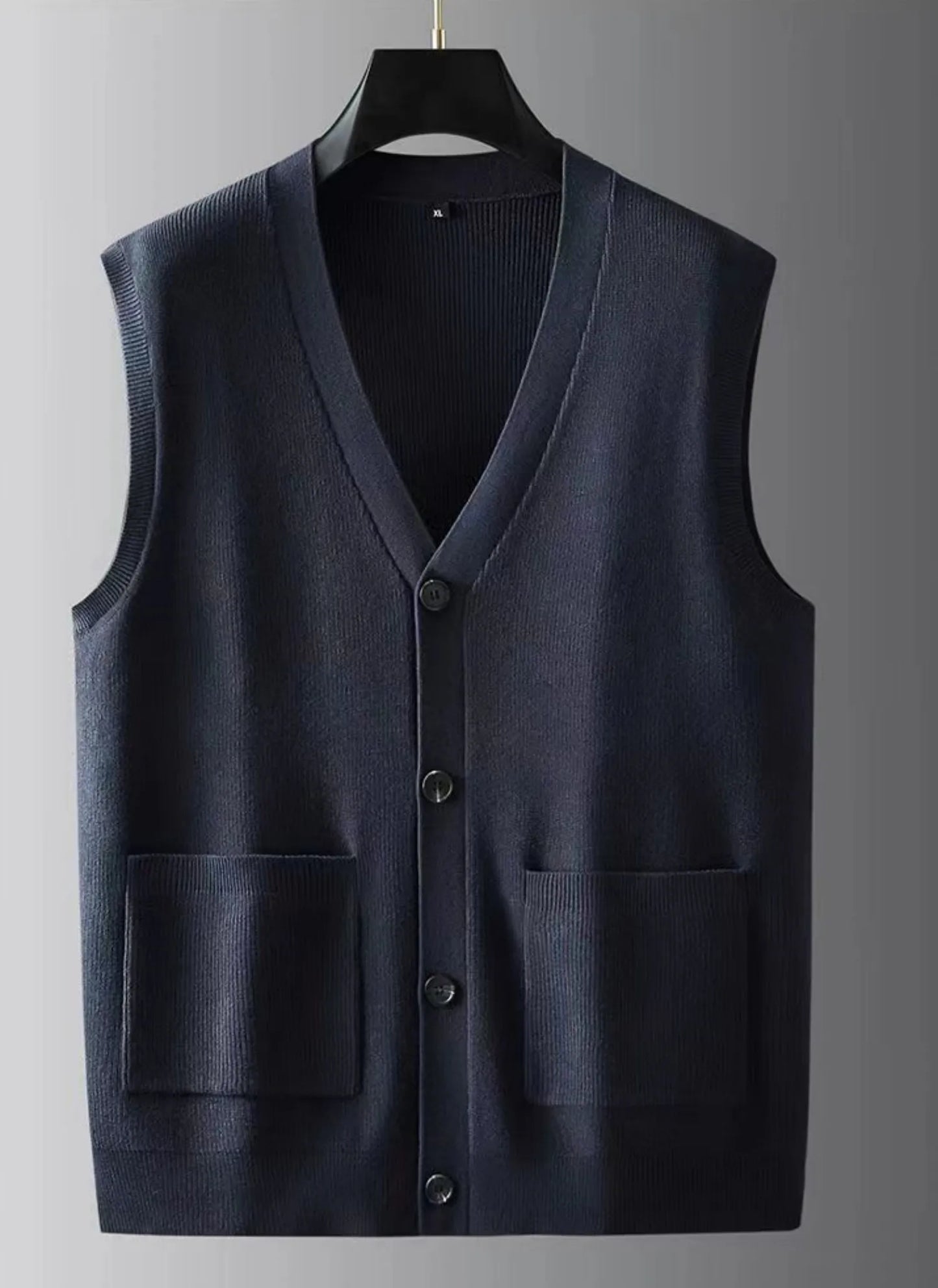 Large knitted sweater, men's new cardigan vest, autumn and winter large loose fat sweater.