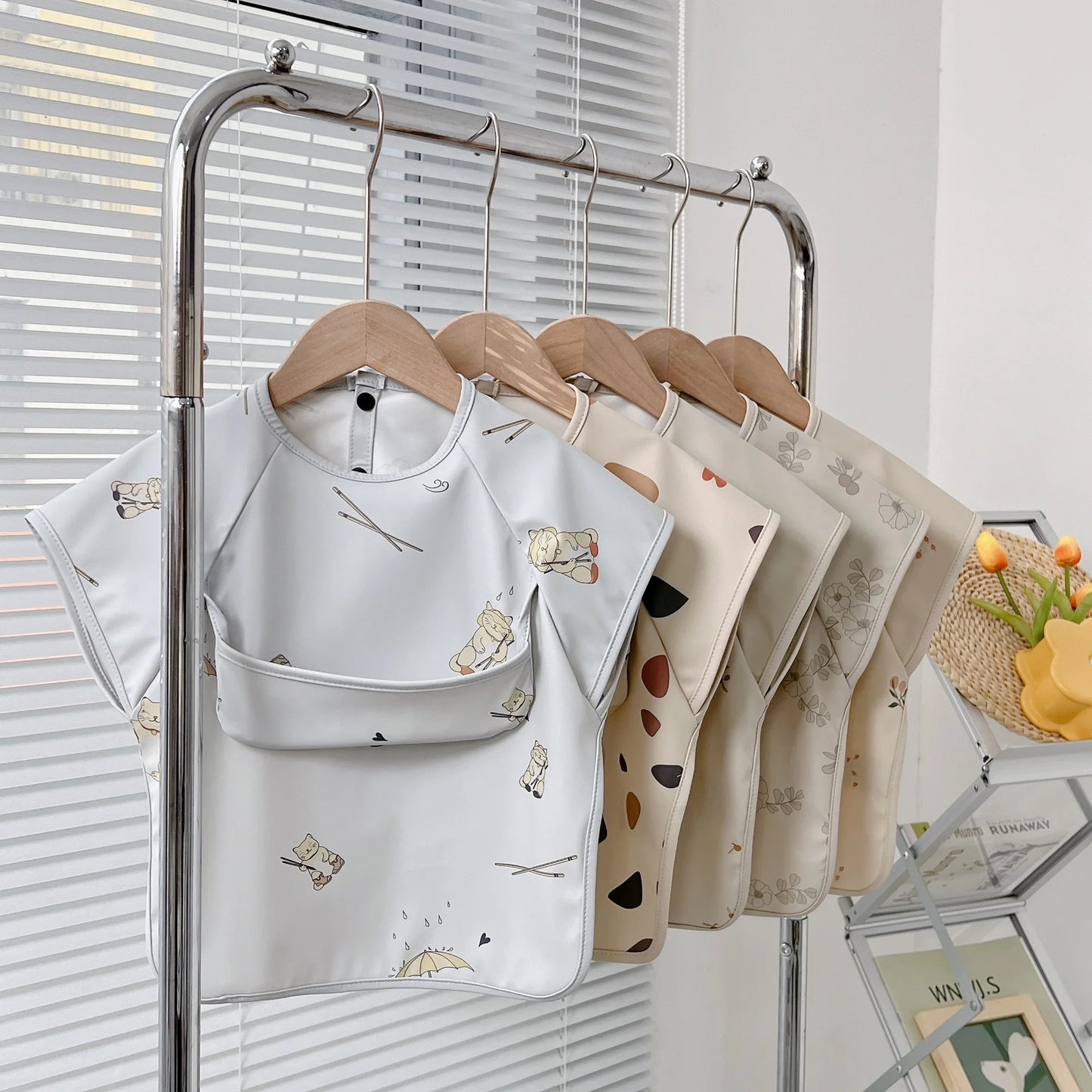 Waterproof PU Infant Sleeveless Bib Baby Feeding Bib Kids Apron Bibs Newborn Burp Cloths for Children Painting Art Smock