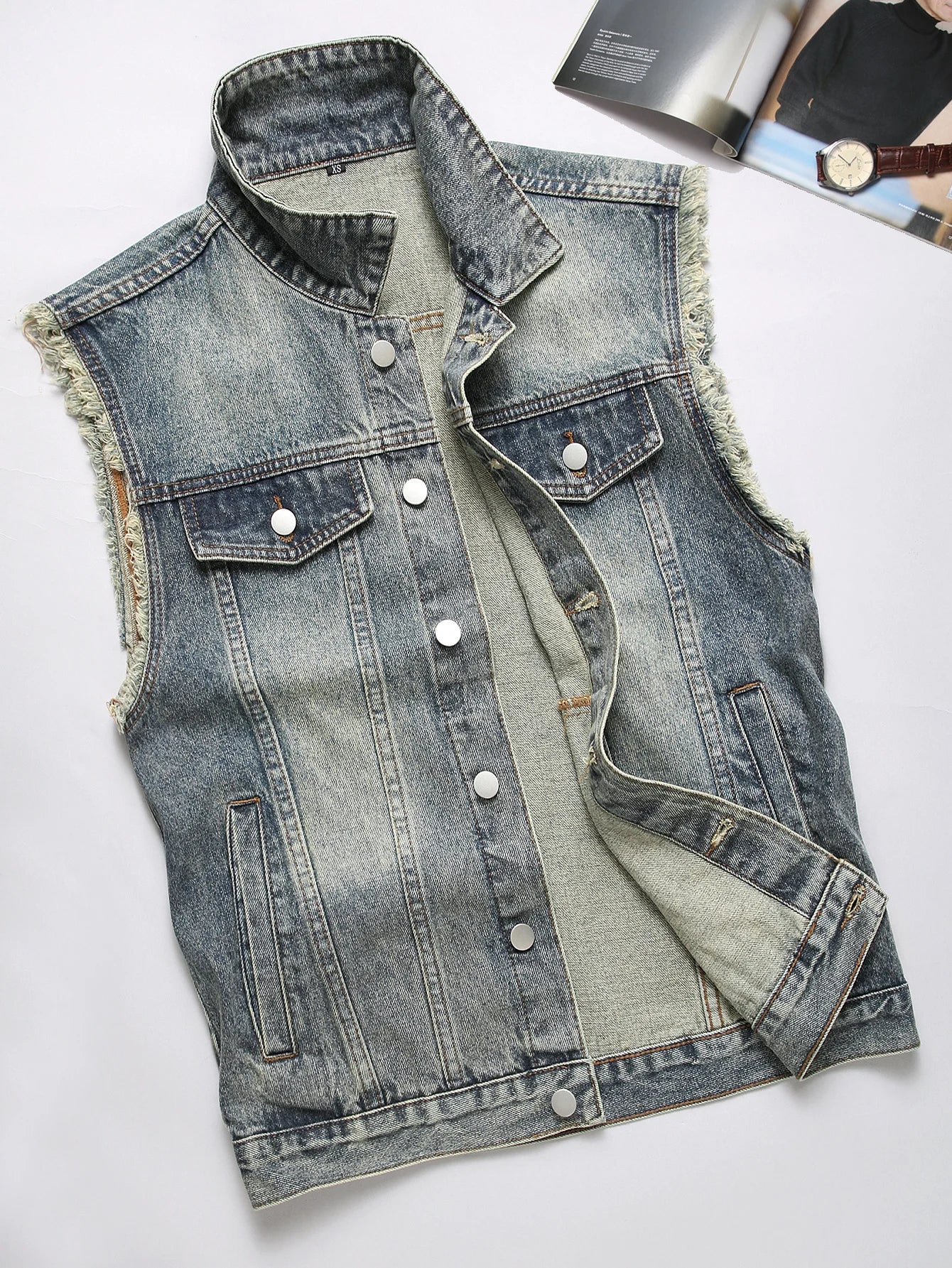 Men's Spring/Autumn Denim Sleeveless Vest. Fringed details. Casual and trendy.