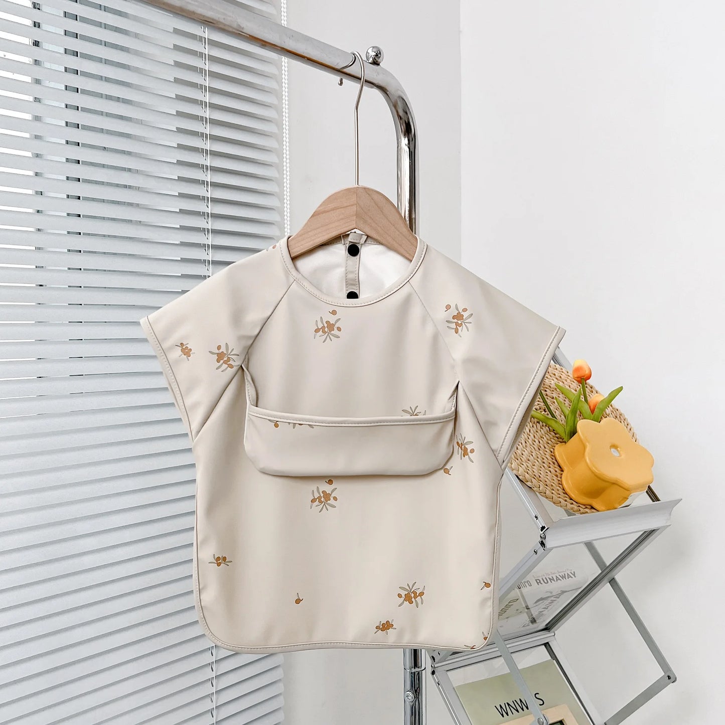 Waterproof PU Infant Sleeveless Bib Baby Feeding Bib Kids Apron Bibs Newborn Burp Cloths for Children Painting Art Smock