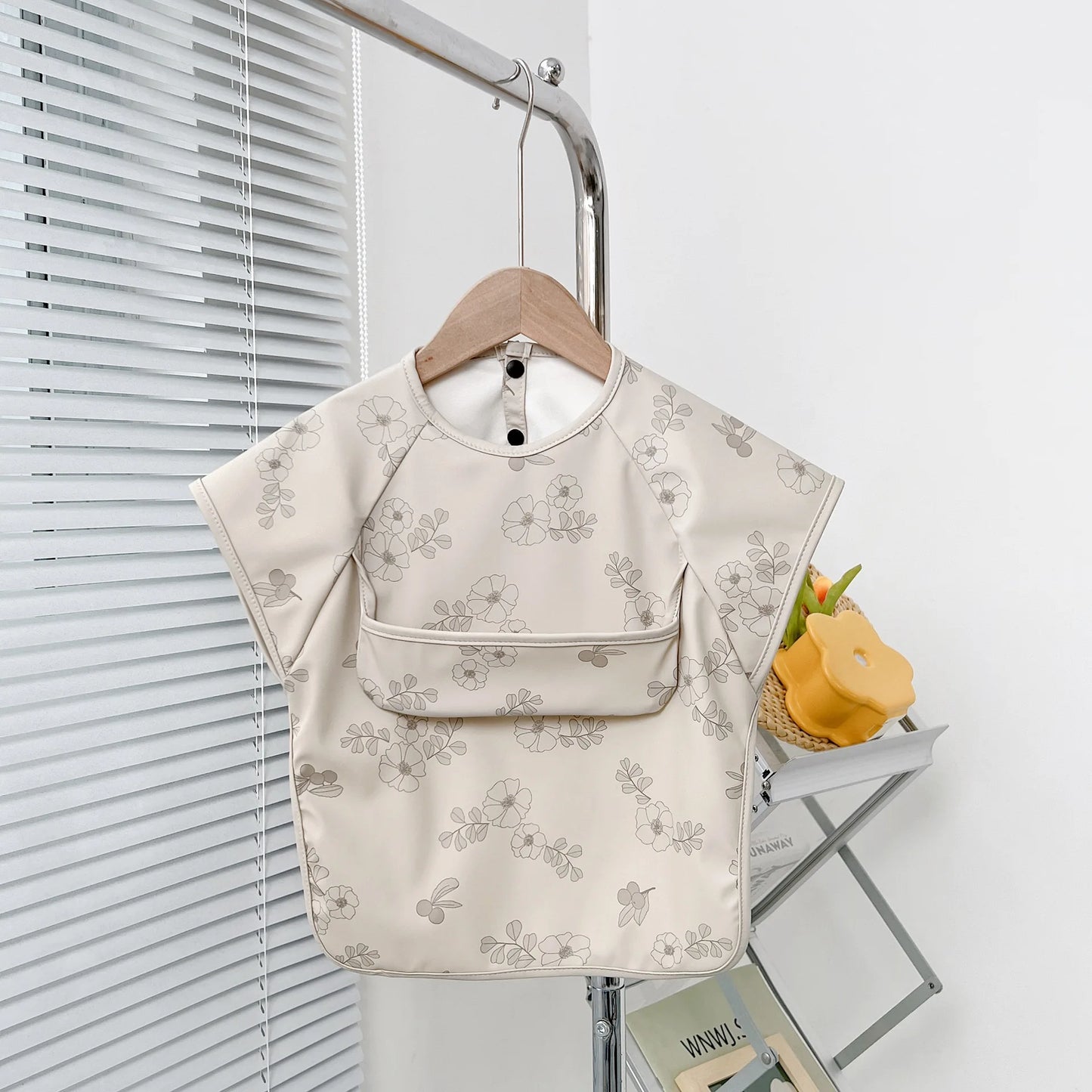 Waterproof PU Infant Sleeveless Bib Baby Feeding Bib Kids Apron Bibs Newborn Burp Cloths for Children Painting Art Smock
