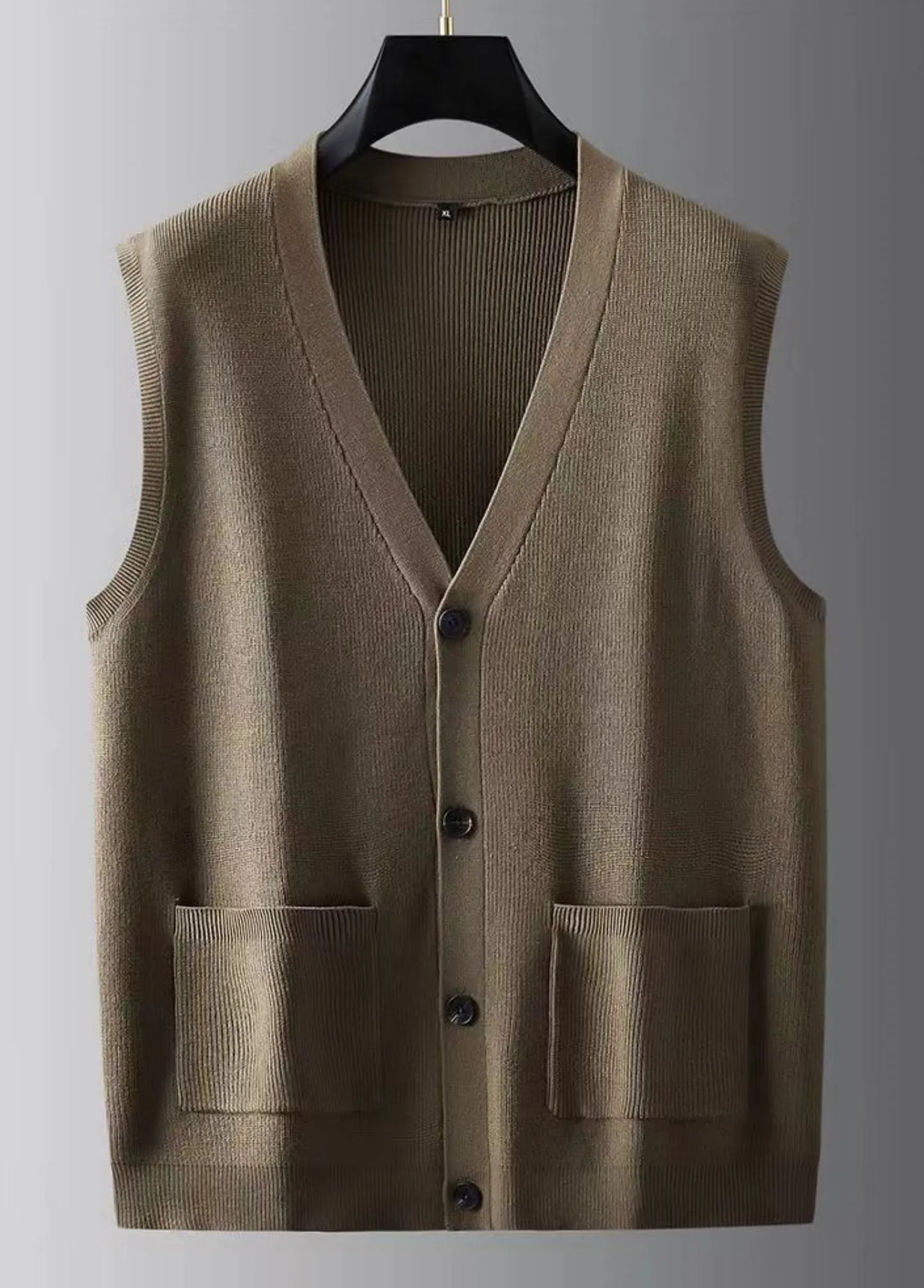 Large knitted sweater, men's new cardigan vest, autumn and winter large loose fat sweater.