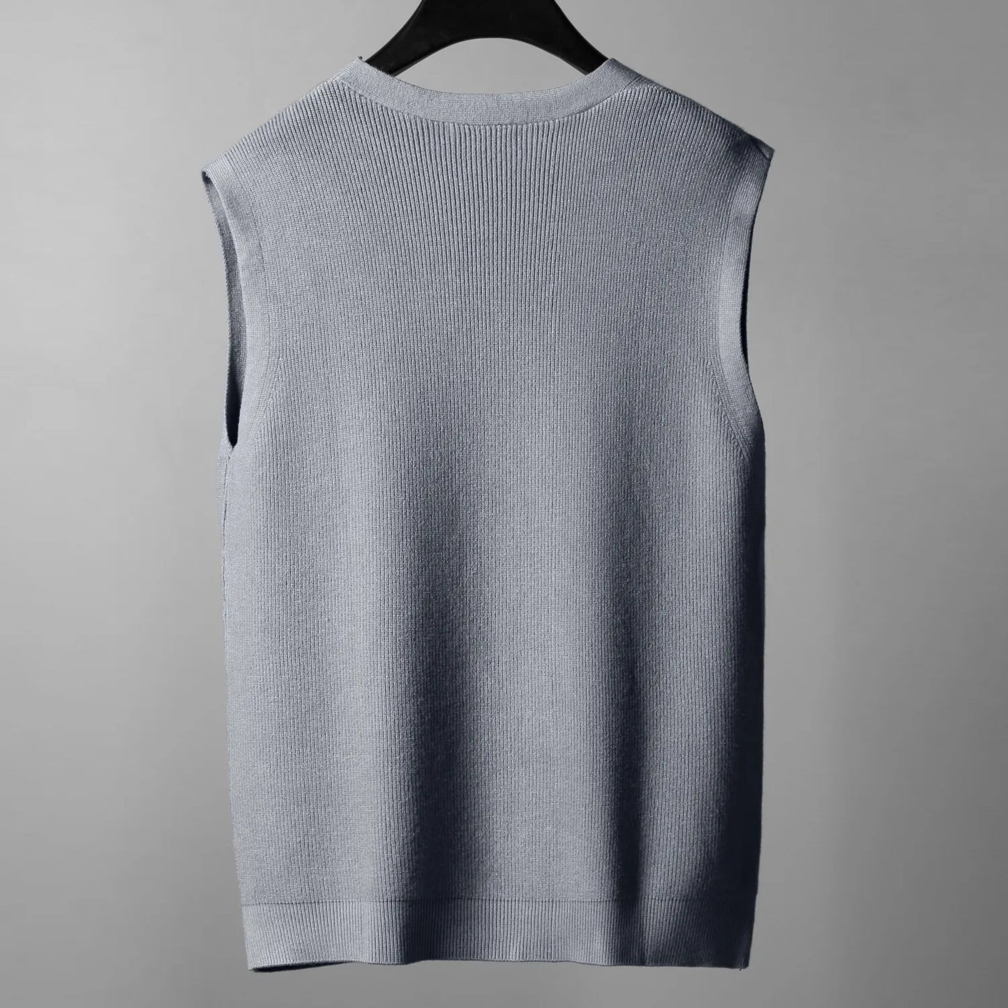 Large knitted sweater, men's new cardigan vest, autumn and winter large loose fat sweater.