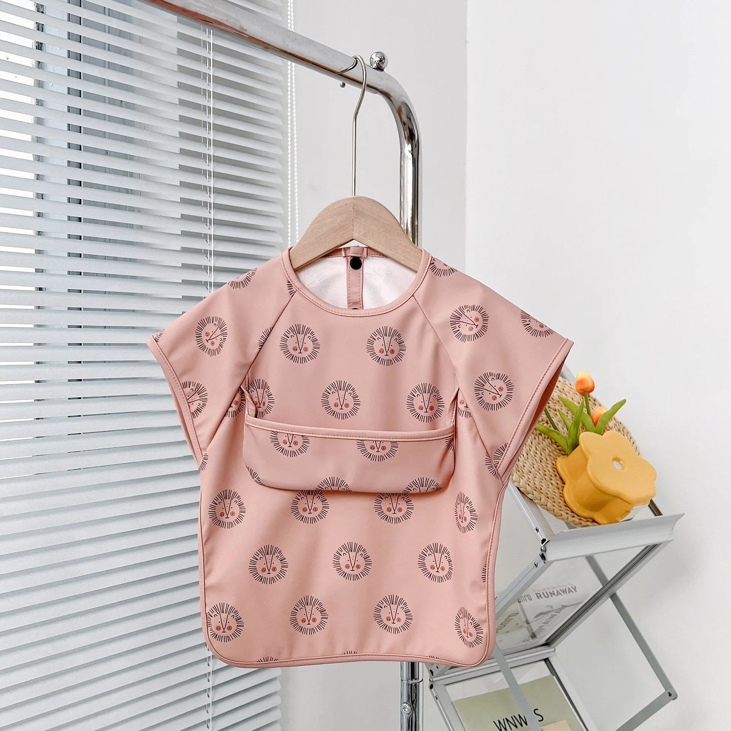 Waterproof PU Infant Sleeveless Bib Baby Feeding Bib Kids Apron Bibs Newborn Burp Cloths for Children Painting Art Smock