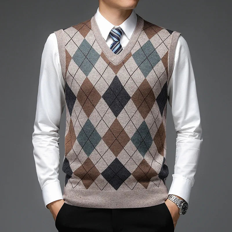 New Autum Fashion Designer Brand Argyle Pullover Diamond Sweater V Neck Knit Vest Men 6% Wool Sleeveless Casual Men Clothing